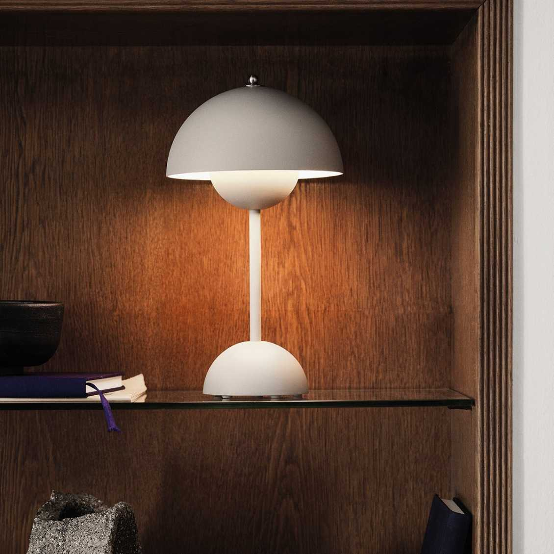 LunaGlow - Kabellose LED-Tischlampe im einzigartigen Retro-Schirmdesign