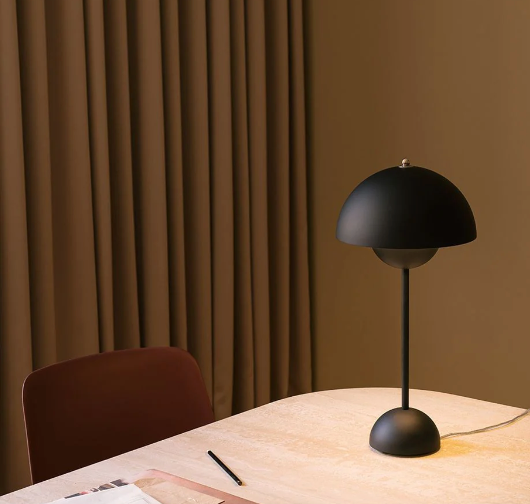 LunaGlow - Kabellose LED-Tischlampe im einzigartigen Retro-Schirmdesign