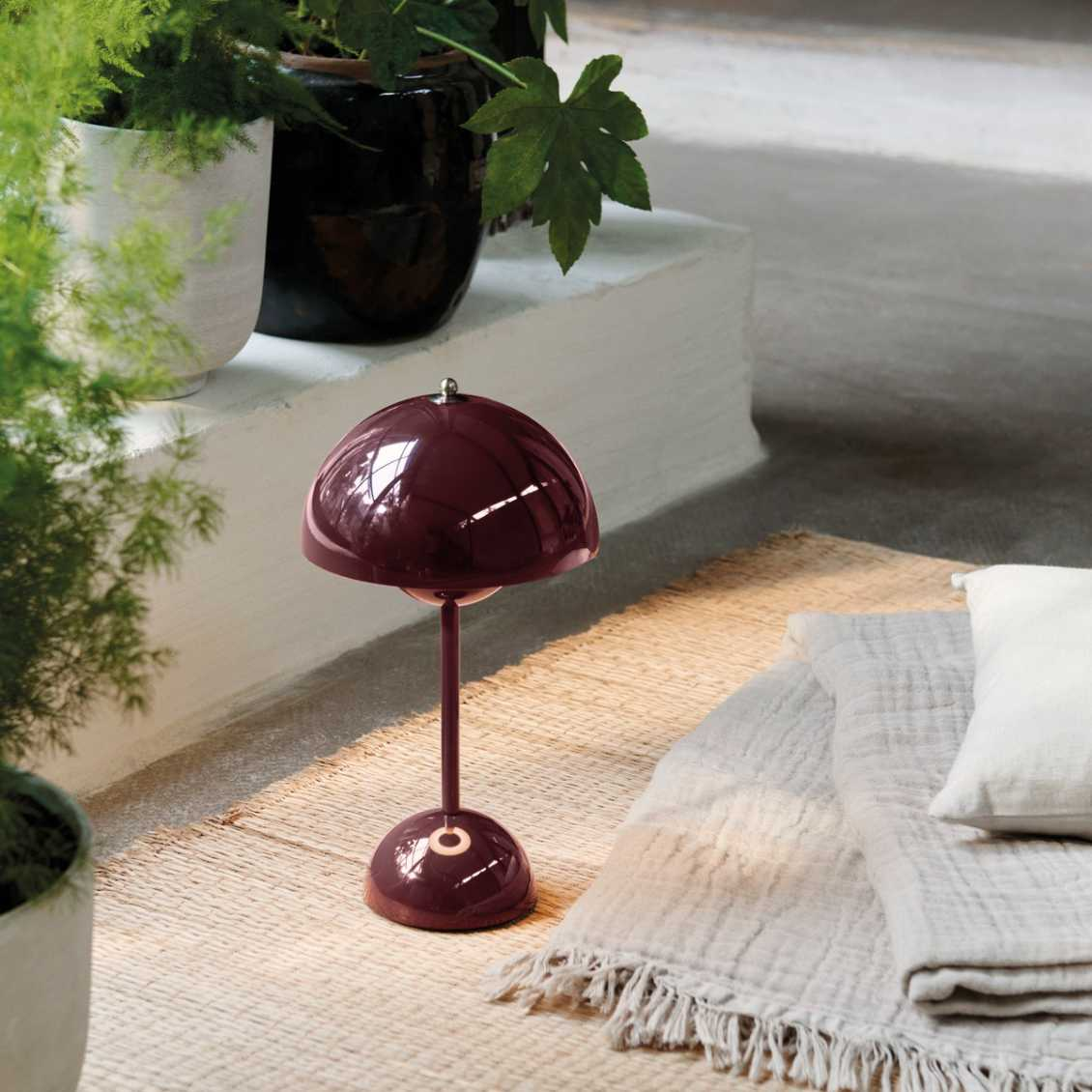 LunaGlow - Kabellose LED-Tischlampe im einzigartigen Retro-Schirmdesign