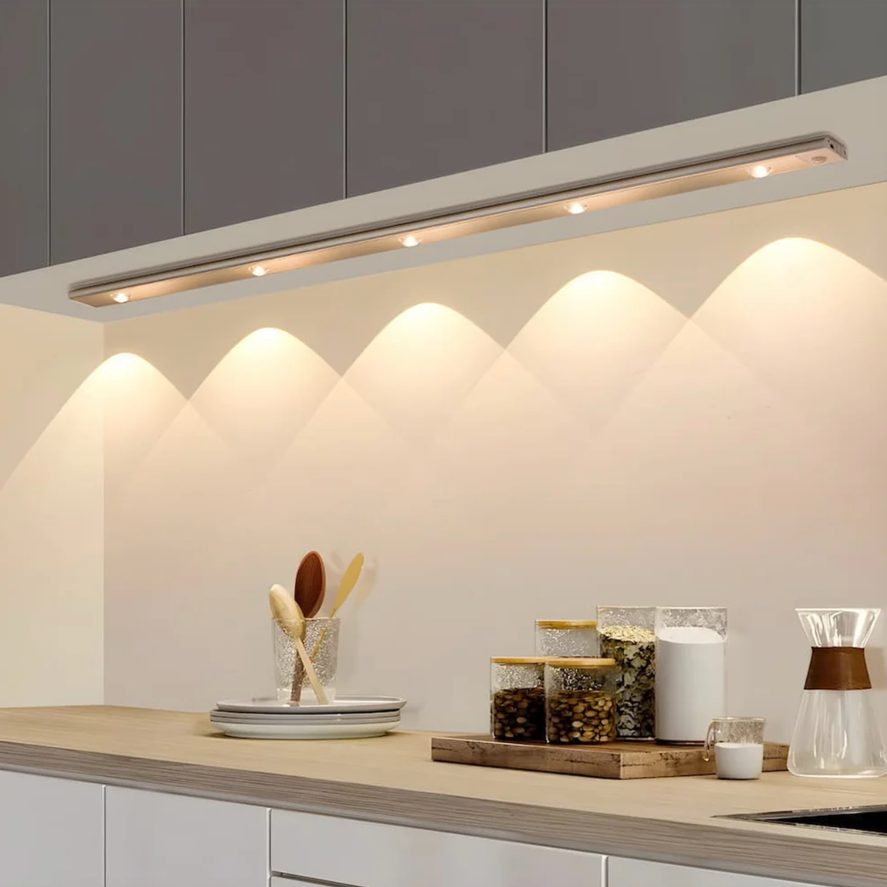 MotionKitchen - Cordless LED Cabinet Light with Motion Sensor